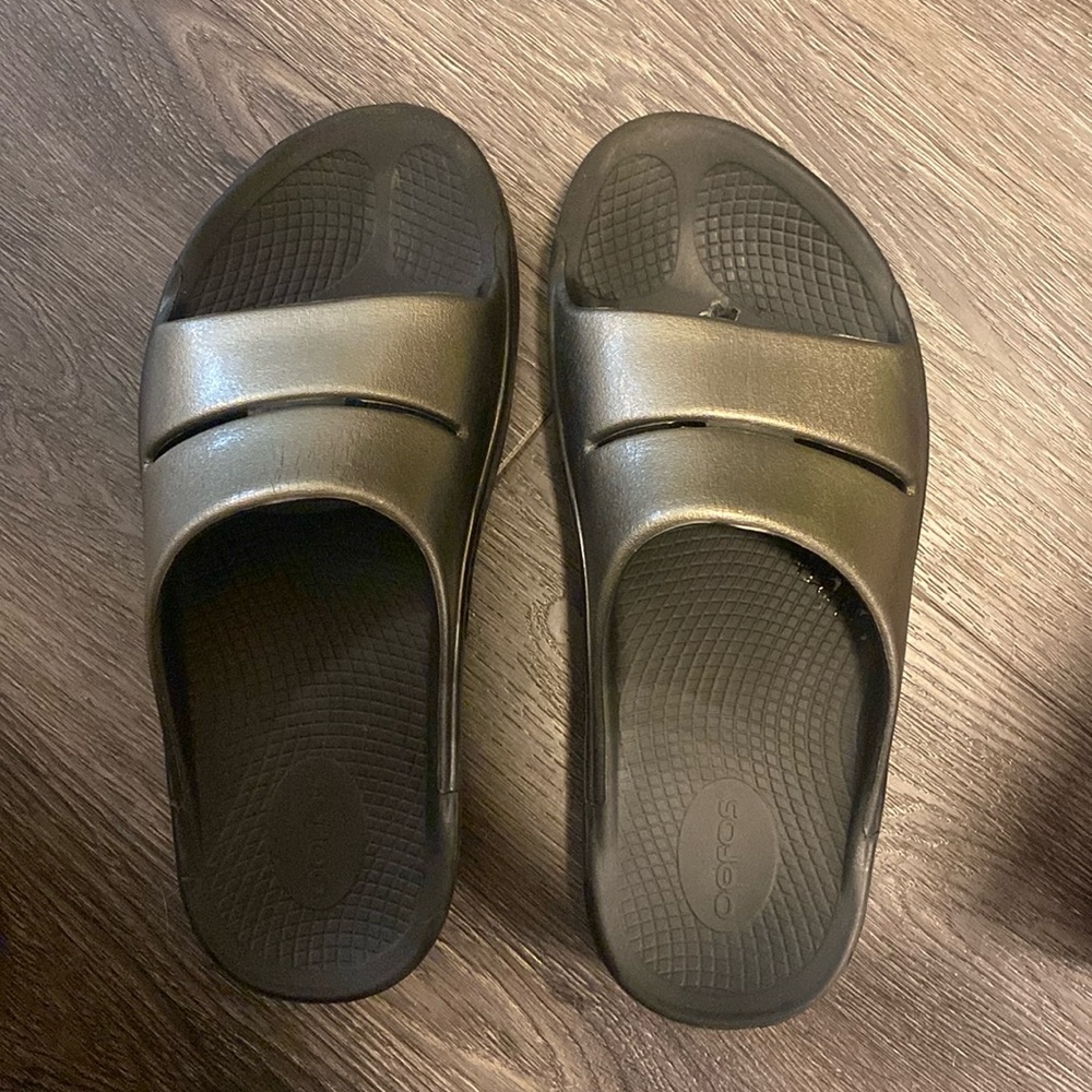 OOFOS like new shoe, unisex (M8-W10), great condition